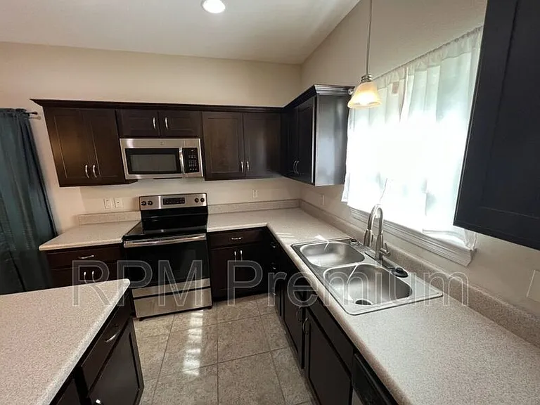 8614 Forestwood Ave — Photo 11