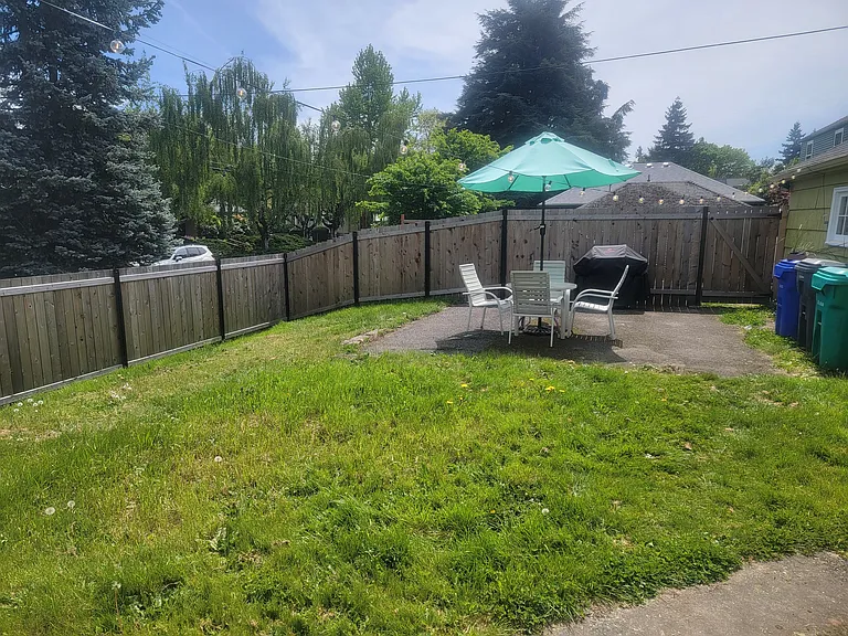 8540 SE Washington St — Photo 17
