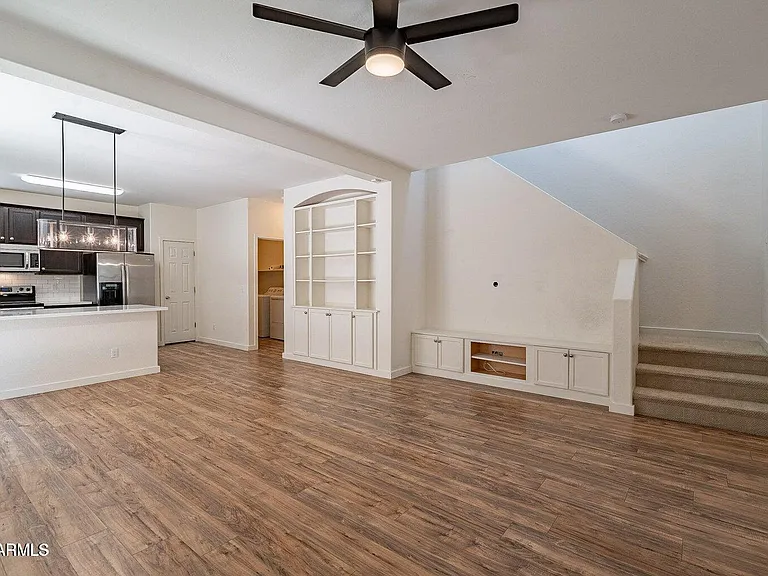 1061 S Hawk Ln — Photo 9