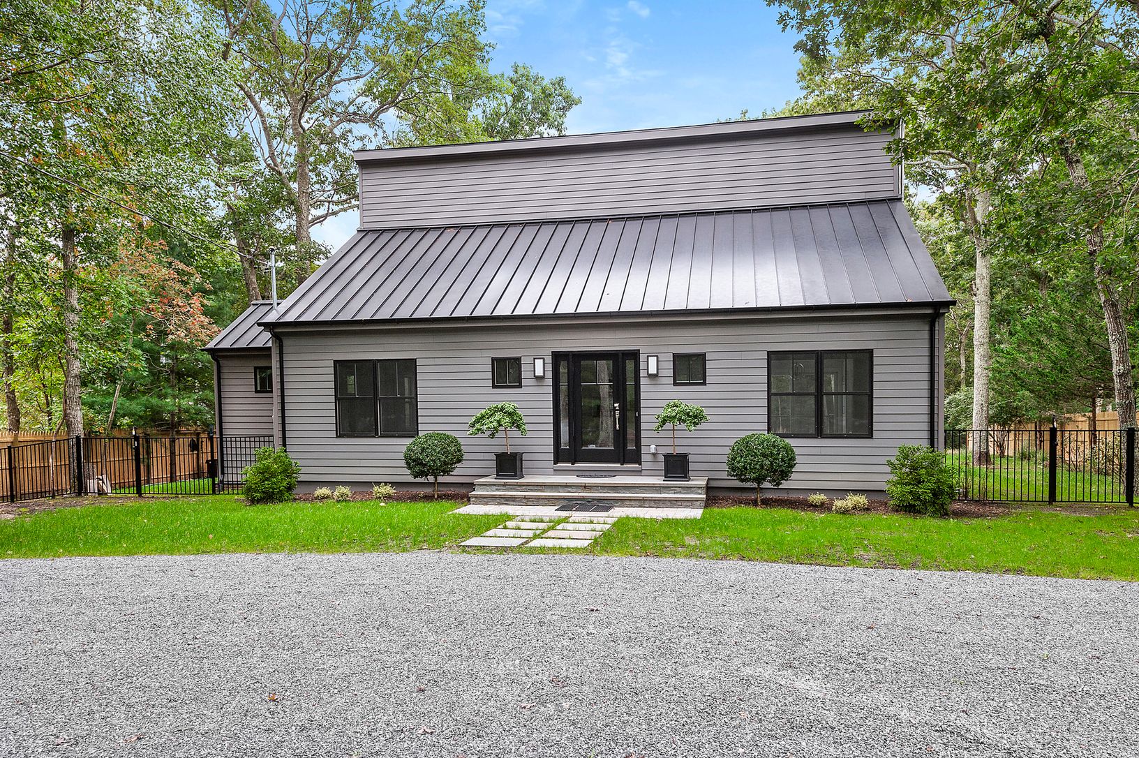32 Manor Ln 