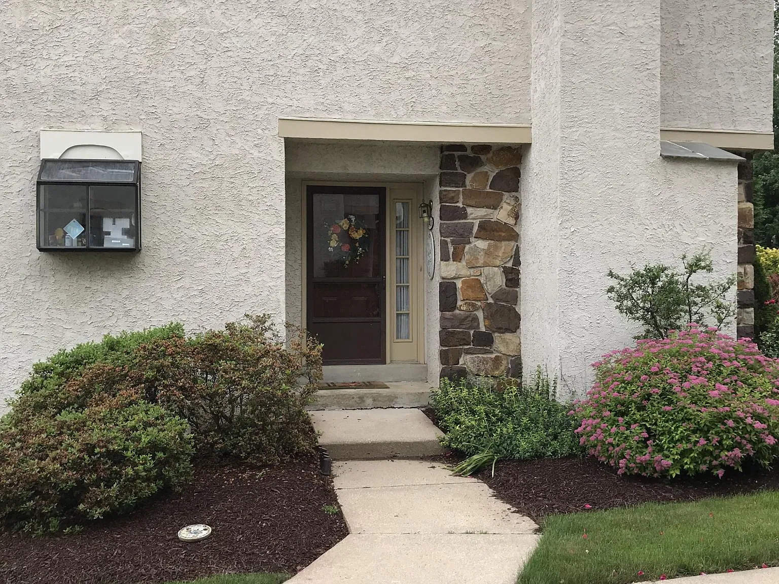 4 bed, 2.5 bath, 2000 sqft, $2,950 — Photo 2