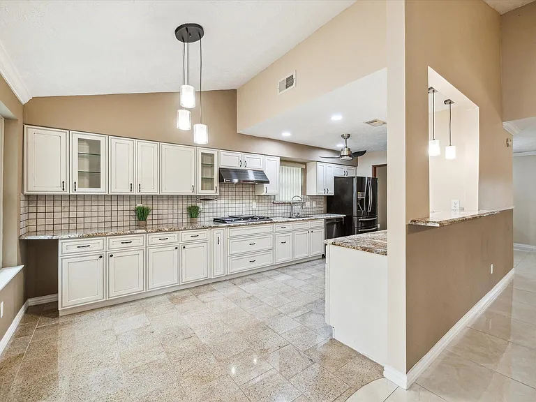 21423 Park Valley Dr — Photo 8