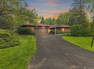 2285 Cedar Ct, Northbrook, IL