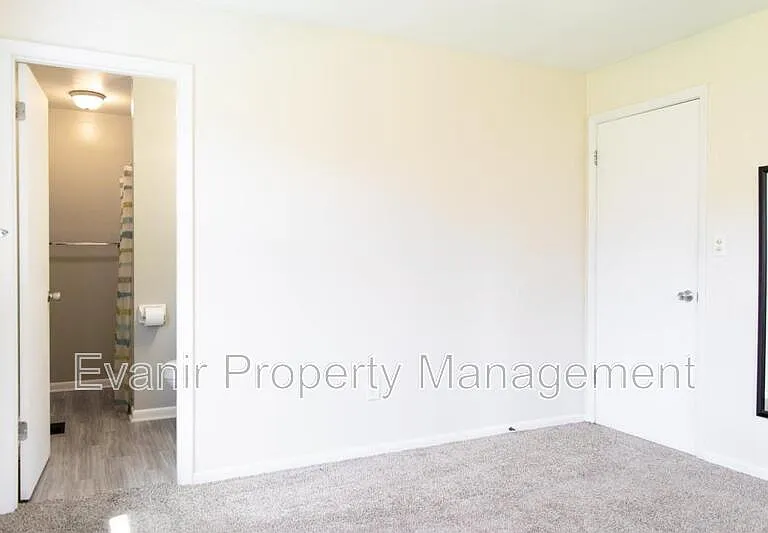 790 Branford Rd — Photo 14