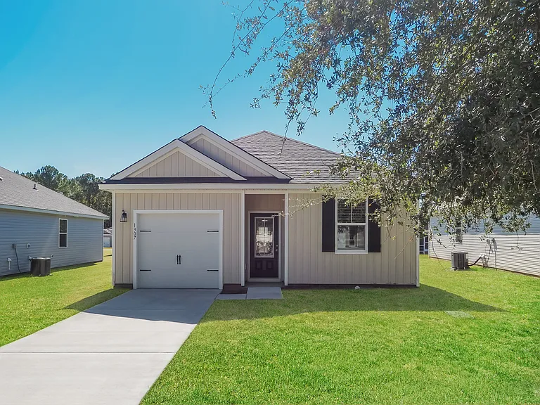 1307 Warrens Way — Photo 4