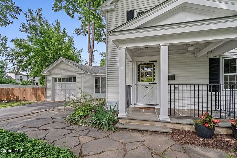 2nd image of 5 Woodridge Road