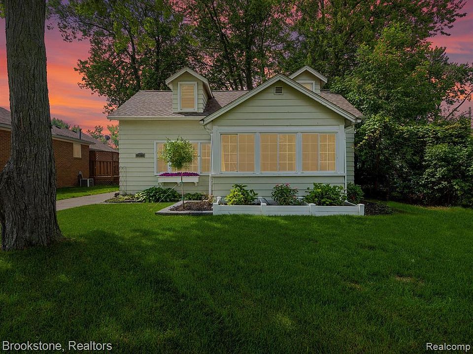 22900 Garfield St Saint Clair Shores MI 48082 Zillow