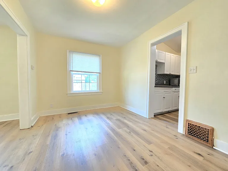 1416 Campeau St — Photo 4