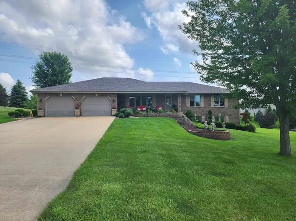 14130 Sagewood Dr, Dubuque, IA 52002