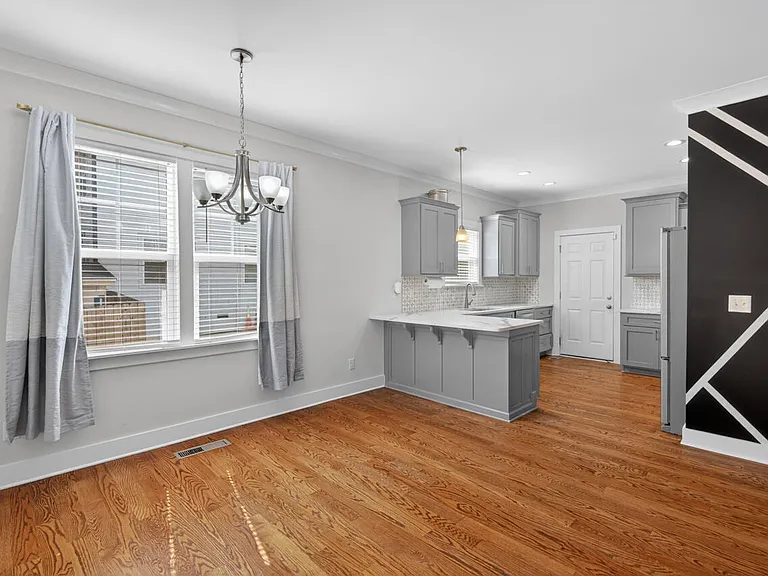 807 Cook Rd — Photo 15