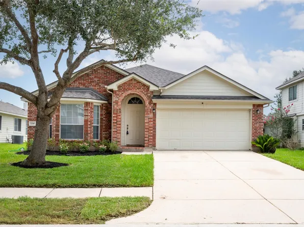 2210 Plum Square Ct, Fresno, TX 77545