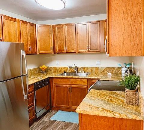 3rd image of 180 Locksunart Way APT 9