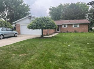 3594 Whisper Ln, Saginaw, MI 48603