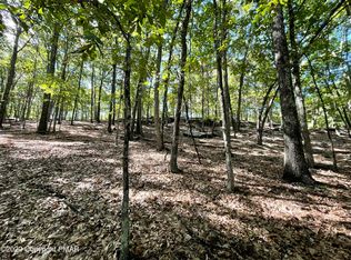 152 Chipmunk Rd, Bushkill, PA 18324