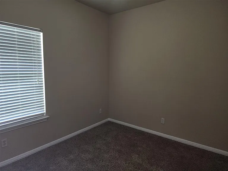 503 Gregory Ct — Photo 27