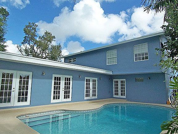 Back view &  Pool