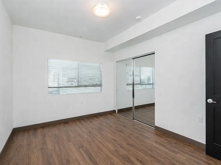 8621 Ramsgate Ave — Photo 5