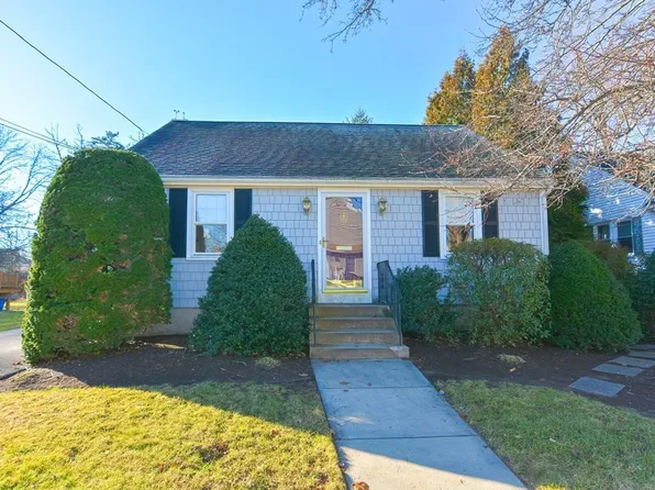 32 Edwards Ave, Seekonk, MA 02771