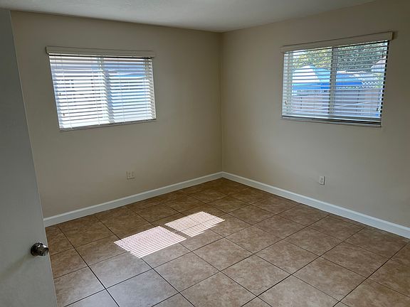 5th image of 262 NW 49th Ave