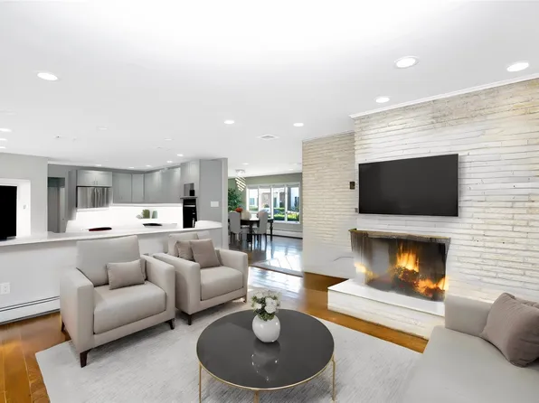 (undisclosed Address), Long Beach, NY 11561