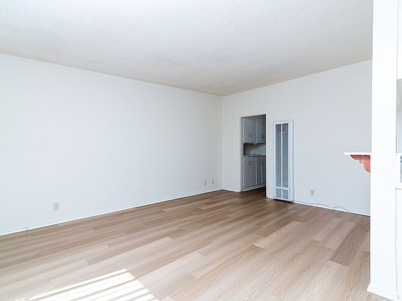 4th image of 4848 St Elmo Dr APT 4