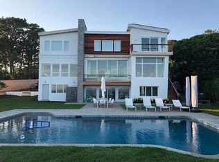 32 Aqua Dr, Southampton, NY 11968