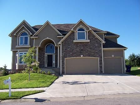 1st image of 1027 SW Foxtail Dr