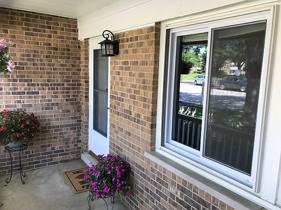 3rd image of 109 E Beech Dr