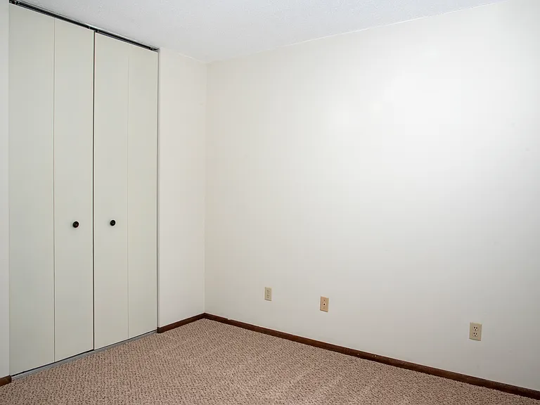 Laurel Place Apartments — Photo 17
