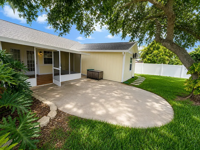 1549 SW Nervia Ave — Photo 12