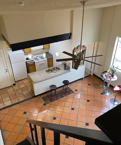 1943 Vista Del Mar Ave #7 — Photo 5