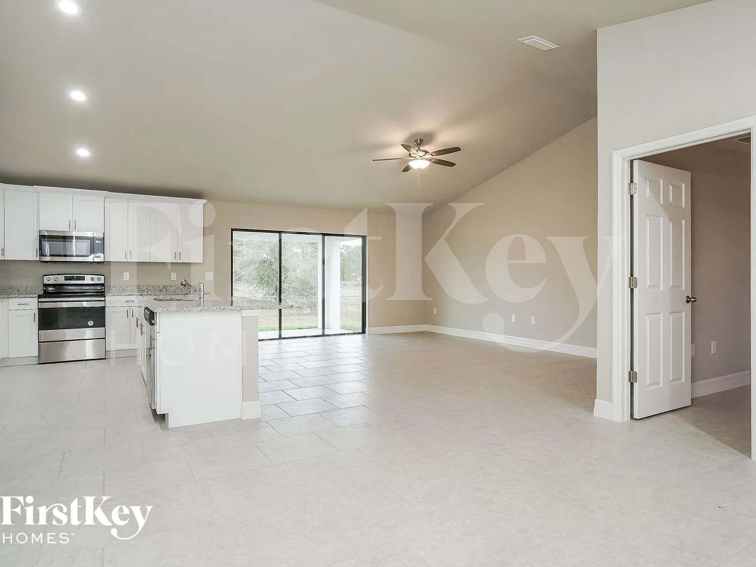 4 bed, 2.0 bath, 1672 sqft, $2,360 — Photo 2