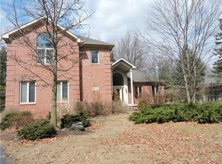 52 Tweed Ln, Lake Orion, MI 48362