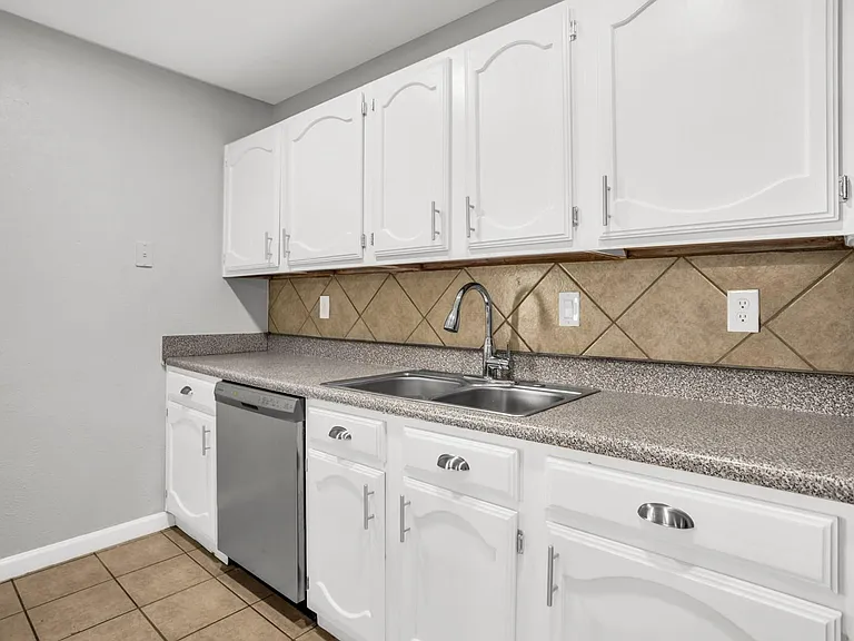 5613 Truitt St — Photo 10