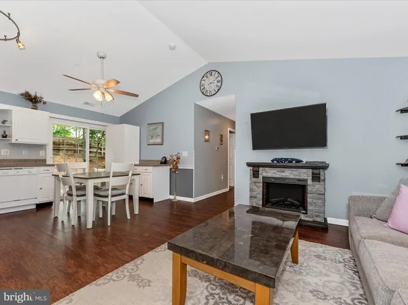 2008 Rudy Serra Dr Unit B, Eldersburg, MD 21784