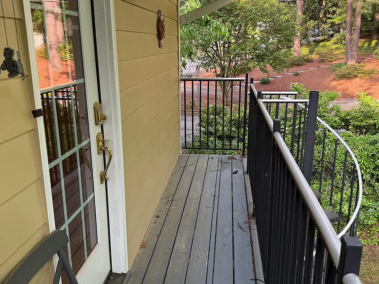 Van Dyke Ave — Photo 12