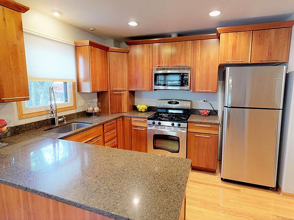 2nd image of 1111 W Hillgrove Ave