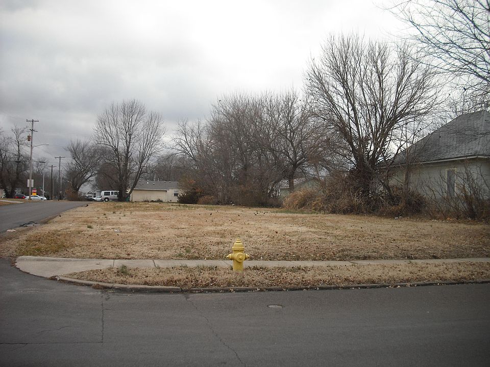 2nd image of 801 N Nettleton Ave