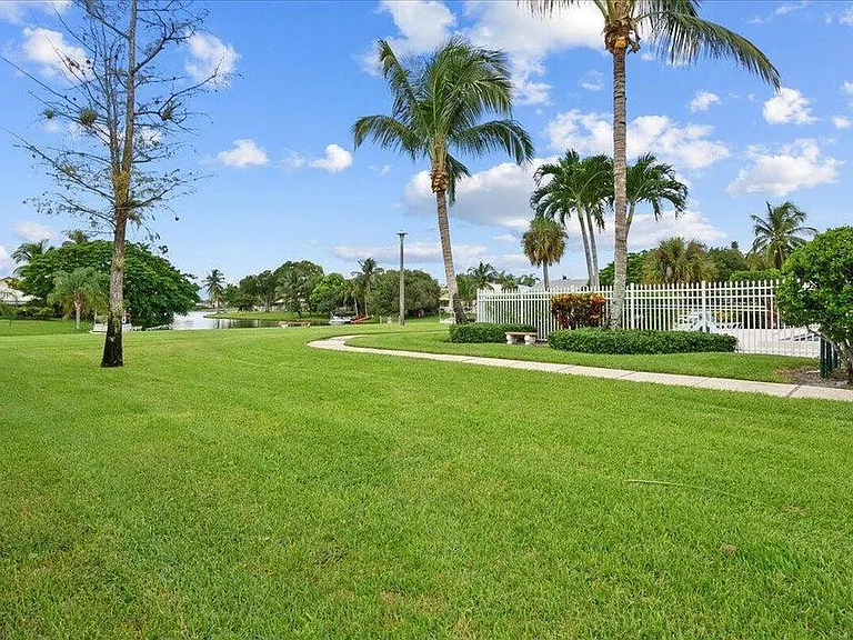 12875 Spinnaker Ln — Photo 24