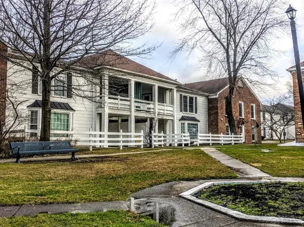 25 Trenton Sq, Cleveland, OH 44143