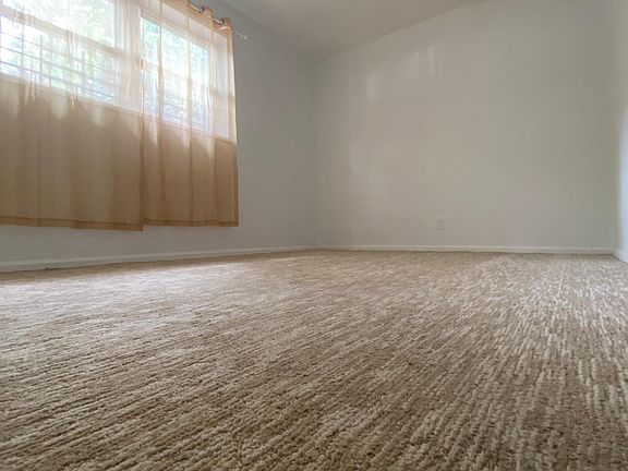 5th image of 100 Hamlin Pl #1B