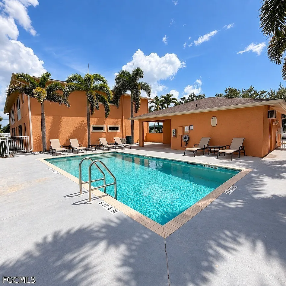 2 bed, 2.0 bath, 1100 sqft, $1,295 — Photo 1