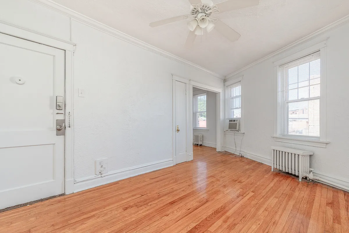 Building Photo - 7350 Lindell Blvd #202