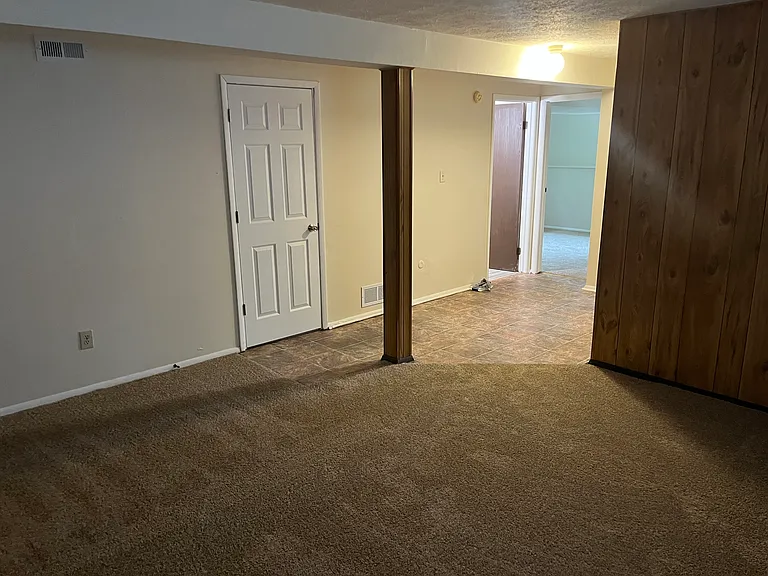 8734 Crestpointe Dr — Photo 24