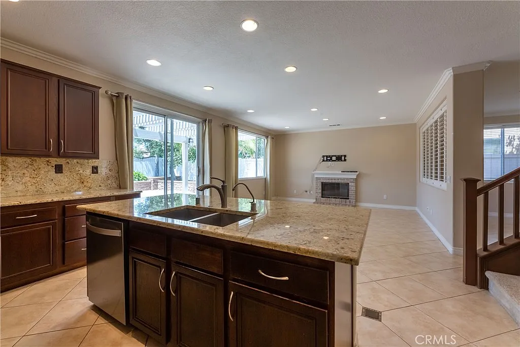 5 bed, 2844 sqft, $6,800 — Photo 4