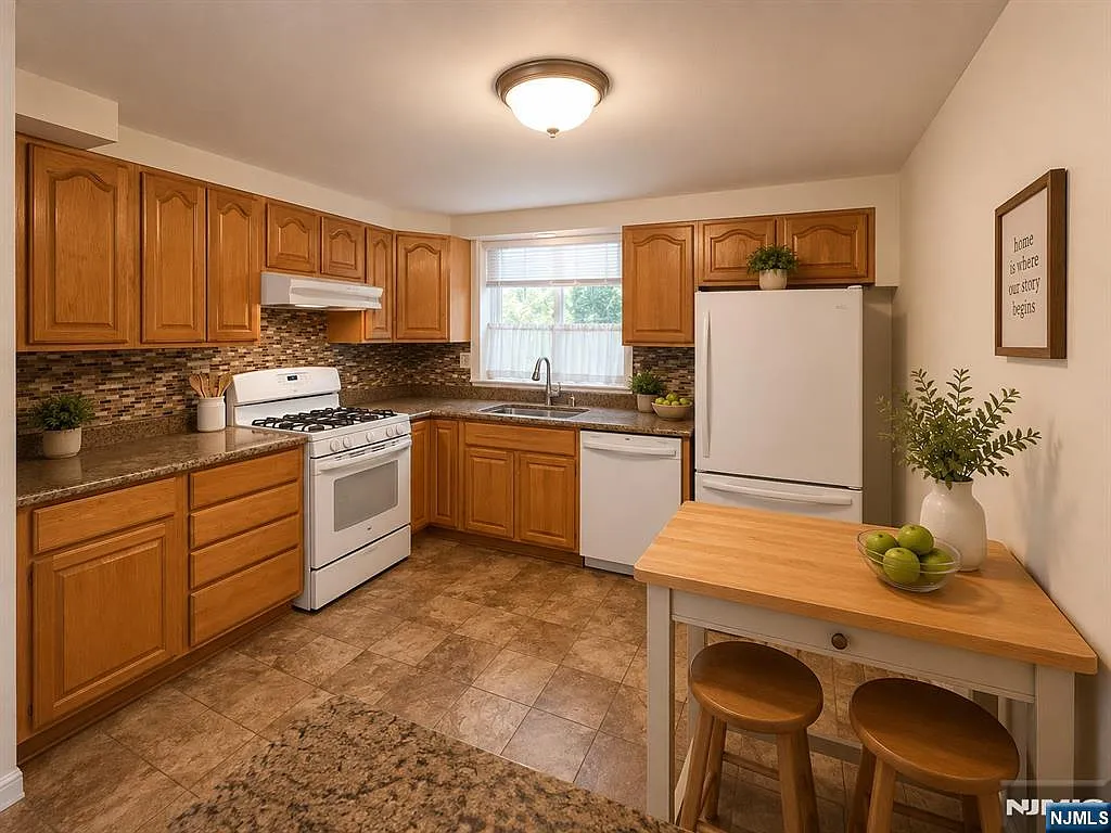 2 bed, 1.0 bath, $3,300 — Photo 4
