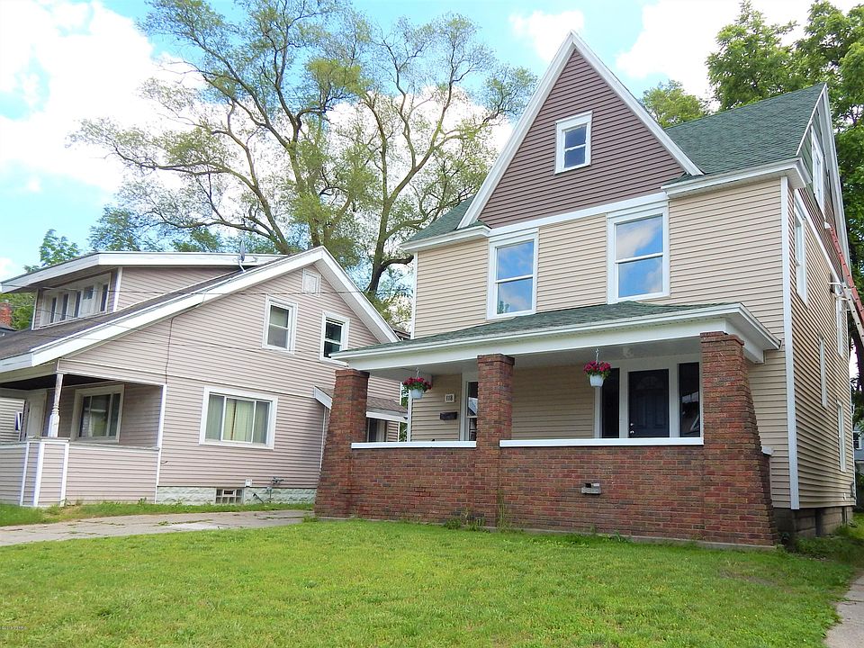 1st image of 118 Corinne St SW