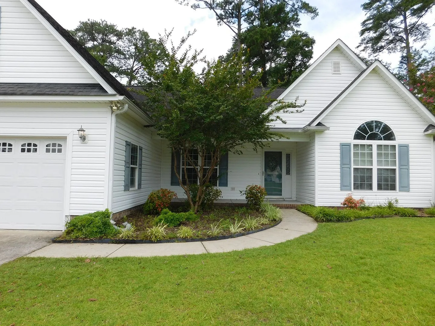 408 Sweet Gum Way located in the Croatan Woods Subdivision — Photo 2