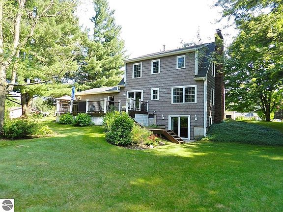4th image of 4296 Shawn Dr