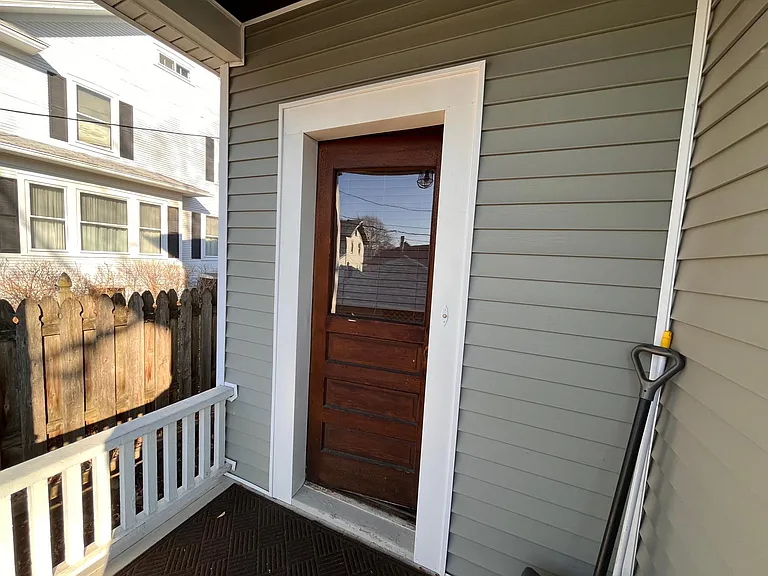2608 Leclaire St #UPSTAIRS — Photo 2
